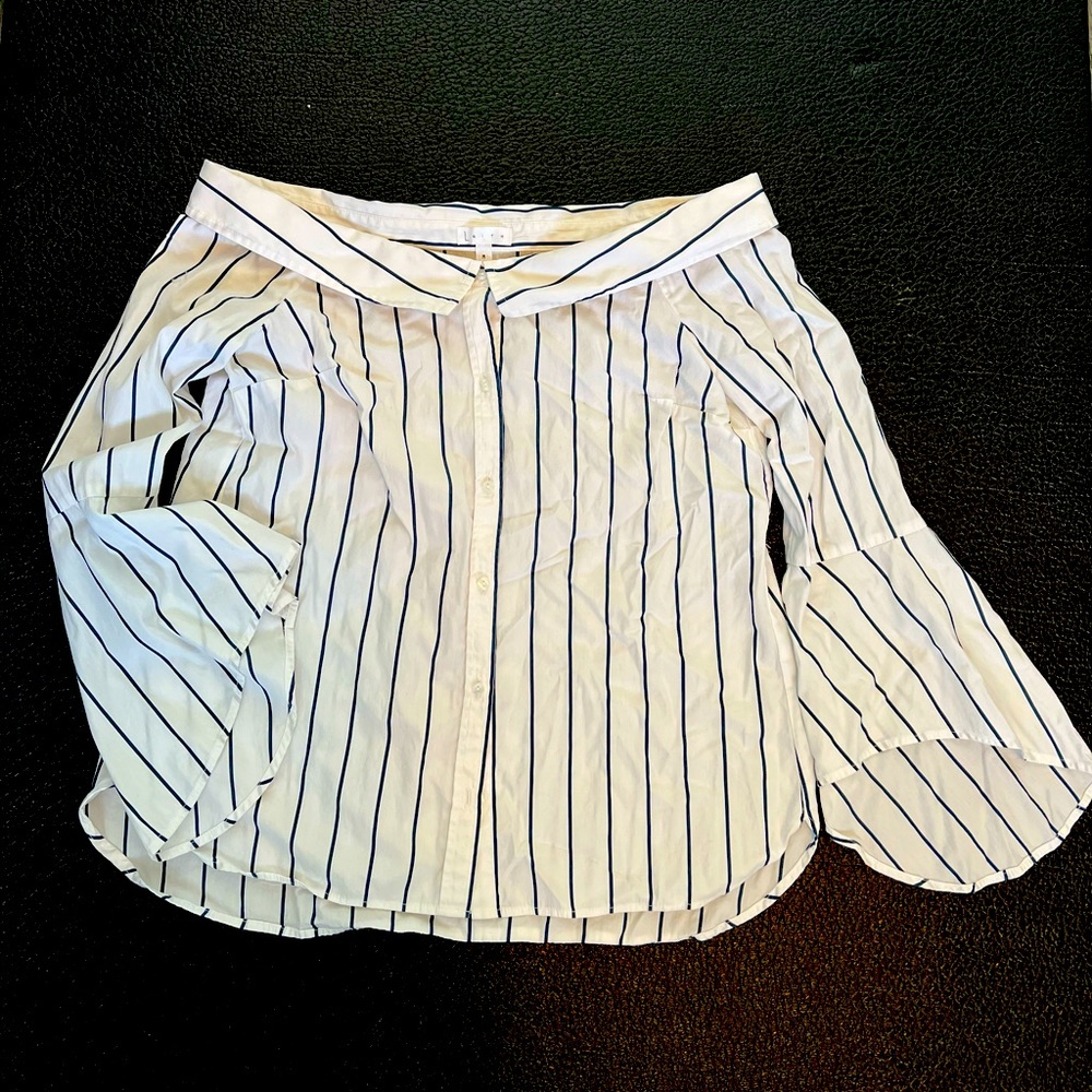 Off the shoulder 3/4 bell sleeve Leith, size medium, blue striped blouse.